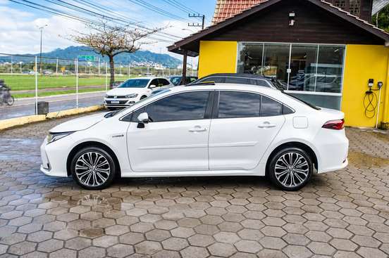 TOYOTA-COROLLA-2021