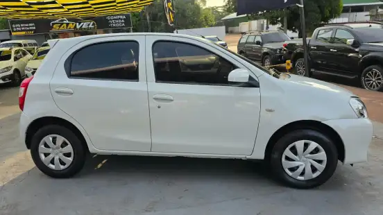 TOYOTA-ETIOS-2015