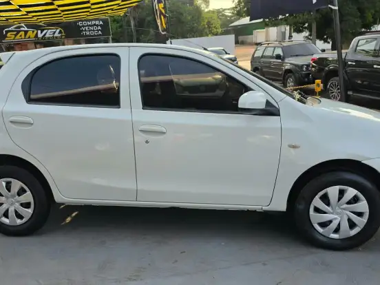 TOYOTA-ETIOS-1.3 X 16V FLEX 4P MANUAL TOYOTA-ETIOS-2015