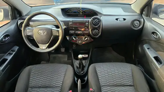 TOYOTA-ETIOS-2015