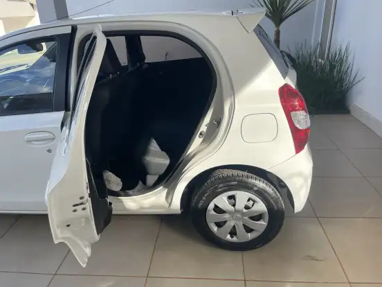 TOYOTA-ETIOS-1.5 XS 16V FLEX 4P MANUAL TOYOTA-ETIOS-2015