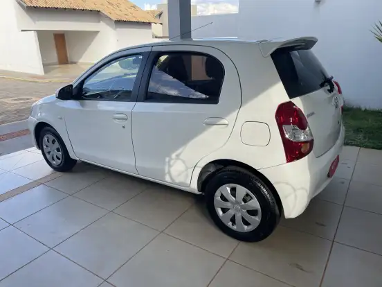 TOYOTA-ETIOS-2015