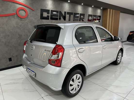 TOYOTA-ETIOS-2017