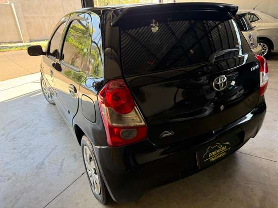 TOYOTA-ETIOS-1.3 X 16V FLEX 4P MANUAL TOYOTA-ETIOS-2013