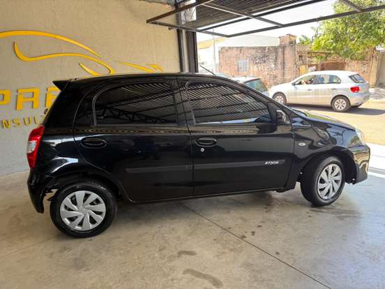 TOYOTA-ETIOS-2013