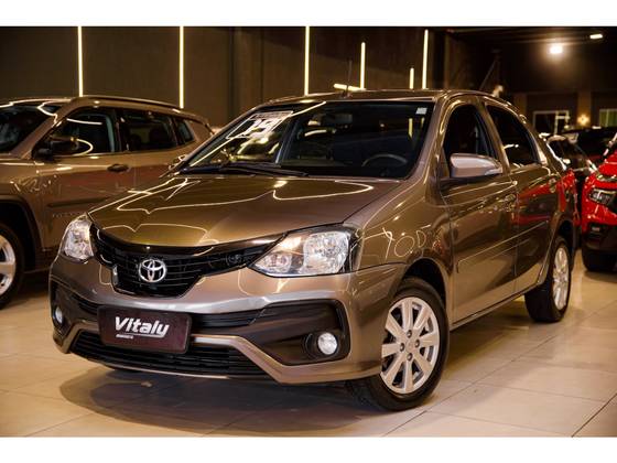 TOYOTA ETIOS 1.5 X PLUS SEDAN 16V FLEX 4P AUTOMÁTICO