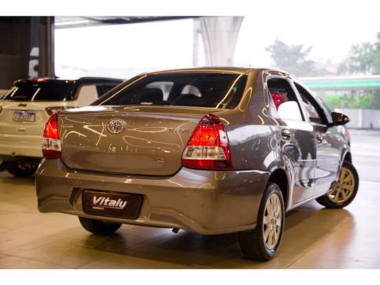 TOYOTA-ETIOS-1.5 X PLUS SEDAN 16V FLEX 4P AUTOMÁTICO TOYOTA-ETIOS-2018