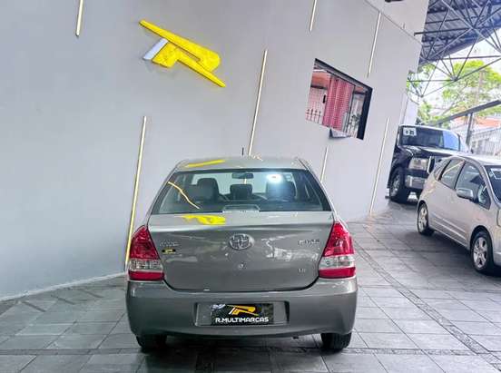 TOYOTA-ETIOS-2019