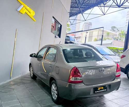 TOYOTA-ETIOS-1.5 X PLUS SEDAN 16V FLEX 4P AUTOMÁTICO TOYOTA-ETIOS-2019