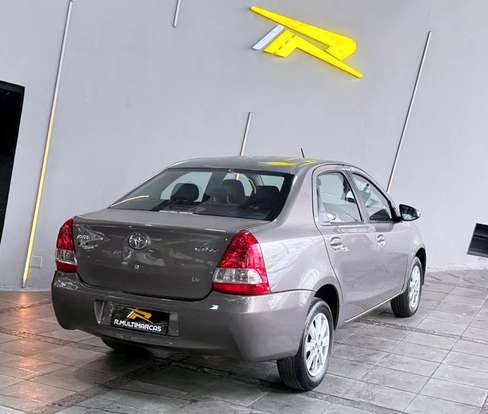 TOYOTA-ETIOS-1.5 X PLUS SEDAN 16V FLEX 4P AUTOMÁTICO TOYOTA-ETIOS-2019