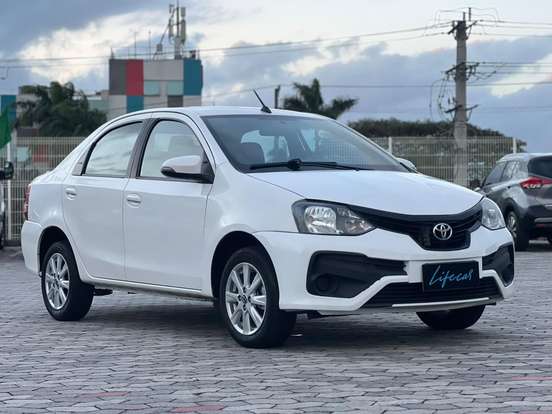 TOYOTA-ETIOS-2020