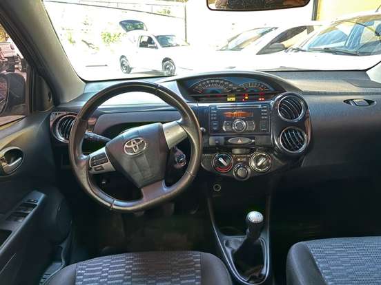 TOYOTA-ETIOS-2014