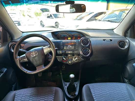 TOYOTA-ETIOS-1.5 XLS SEDAN 16V FLEX 4P MANUAL TOYOTA-ETIOS-2014