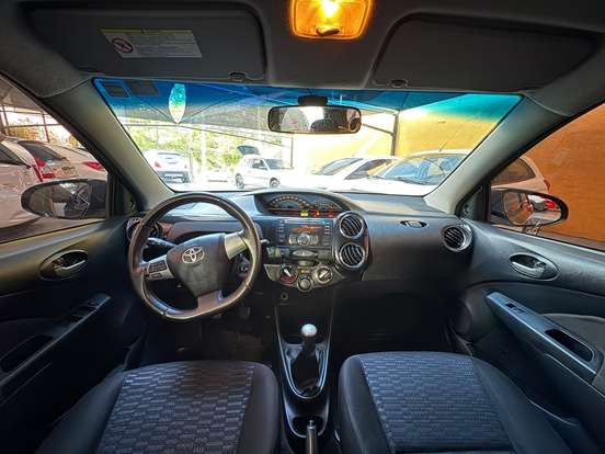 TOYOTA-ETIOS-1.5 XLS SEDAN 16V FLEX 4P MANUAL TOYOTA-ETIOS-2014