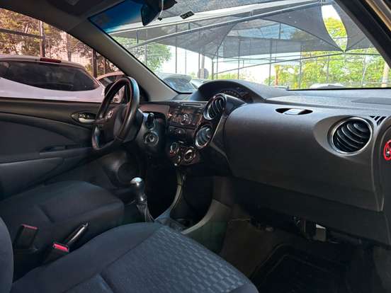 TOYOTA-ETIOS-1.5 XLS SEDAN 16V FLEX 4P MANUAL TOYOTA-ETIOS-2014