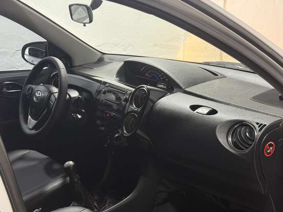 TOYOTA-ETIOS-2015