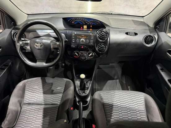 TOYOTA-ETIOS-2013