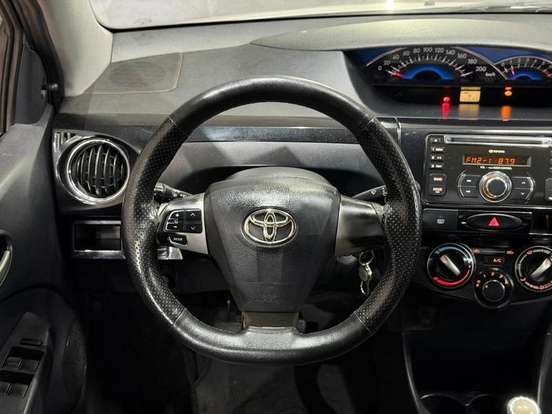 TOYOTA-ETIOS-1.5 XLS SEDAN 16V FLEX 4P MANUAL TOYOTA-ETIOS-2013