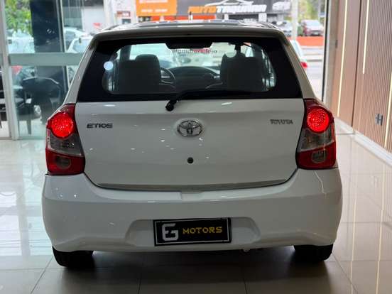 TOYOTA-ETIOS-2016