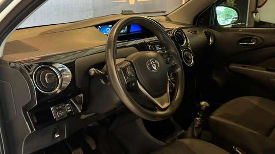 TOYOTA-ETIOS-2017