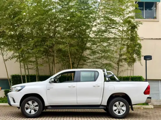 TOYOTA-HILUX-2.7 SRV 4X2 CD 16V FLEX 4P AUTOMÁTICO TOYOTA-HILUX-2017