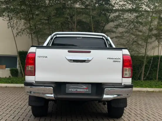 TOYOTA-HILUX-2.7 SRV 4X2 CD 16V FLEX 4P AUTOMÁTICO TOYOTA-HILUX-2017