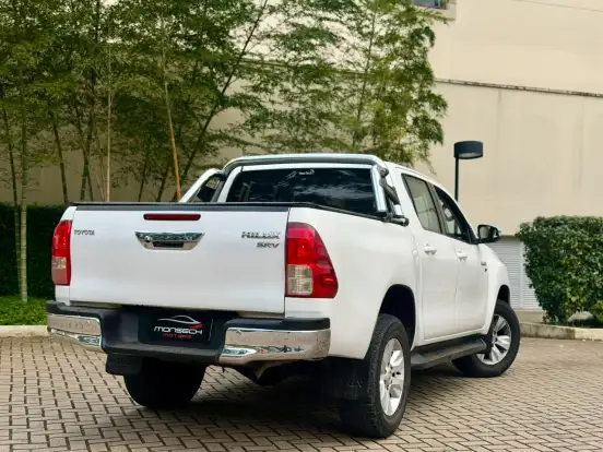 TOYOTA-HILUX-2017