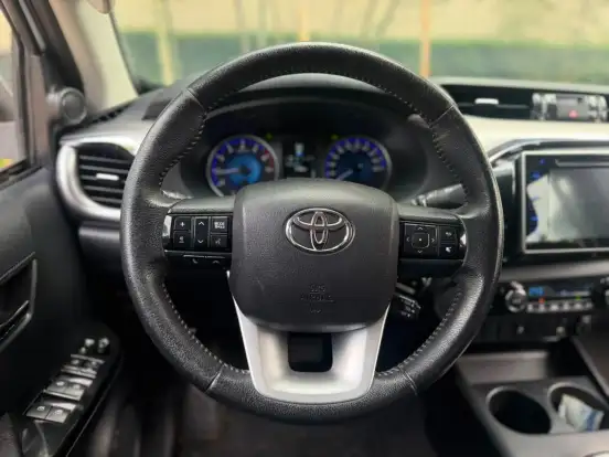 TOYOTA-HILUX-2017