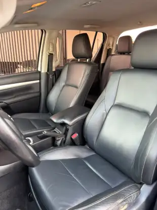 TOYOTA-HILUX-2019