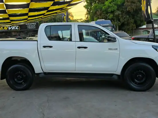 TOYOTA-HILUX-2.8 D-4D TURBO DIESEL CD POWER PACK 4X4 MANUAL TOYOTA-HILUX-2023
