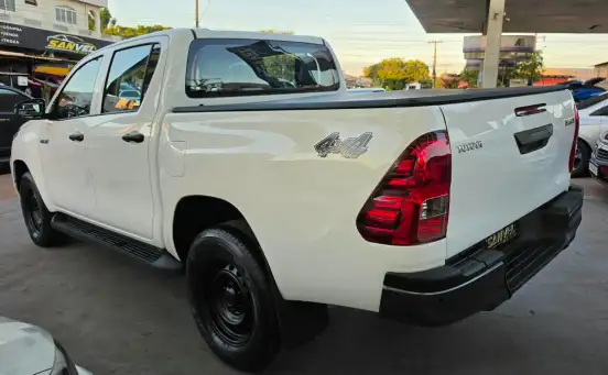 TOYOTA-HILUX-2.8 D-4D TURBO DIESEL CD POWER PACK 4X4 MANUAL TOYOTA-HILUX-2023