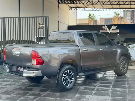 TOYOTA-HILUX-2022