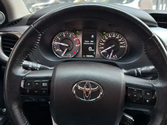TOYOTA-HILUX-2.8 D-4D TURBO DIESEL CD SRV 4X4 AUTOMÁTICO TOYOTA-HILUX-2022