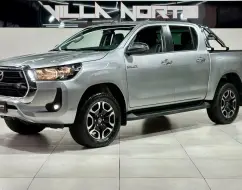 TOYOTA HILUX 2.8 D-4D TURBO DIESEL CD SRV 4X4 AUTOMÁTICO TOYOTA HILUX 2.8 D-4D TURBO DIESEL CD SRV 4X4 AUTOMÁTICO