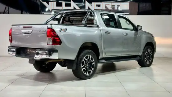 TOYOTA-HILUX-2024