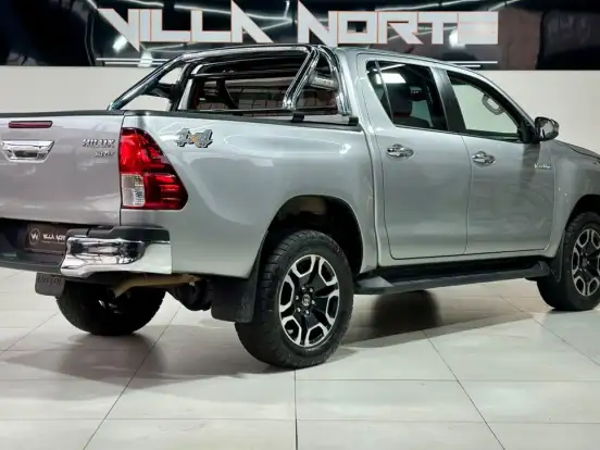 TOYOTA-HILUX-2.8 D-4D TURBO DIESEL CD SRV 4X4 AUTOMÁTICO TOYOTA-HILUX-2024
