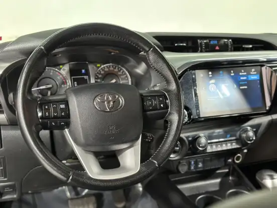 TOYOTA-HILUX-2.8 D-4D TURBO DIESEL CD SRV 4X4 AUTOMÁTICO TOYOTA-HILUX-2024