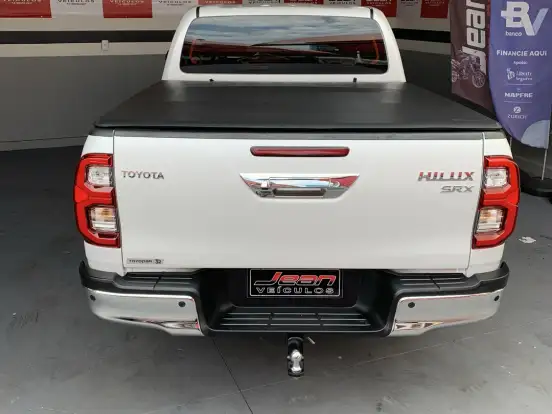 TOYOTA-HILUX-2.8 D-4D TURBO DIESEL CD SRX 4X4 AUTOMÁTICO TOYOTA-HILUX-2025