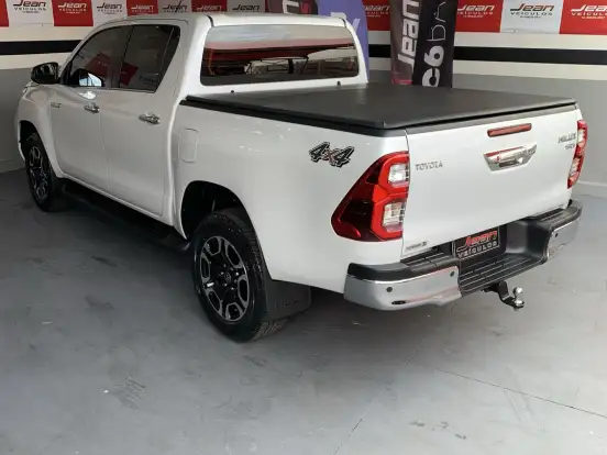 TOYOTA-HILUX-2.8 D-4D TURBO DIESEL CD SRX 4X4 AUTOMÁTICO TOYOTA-HILUX-2025