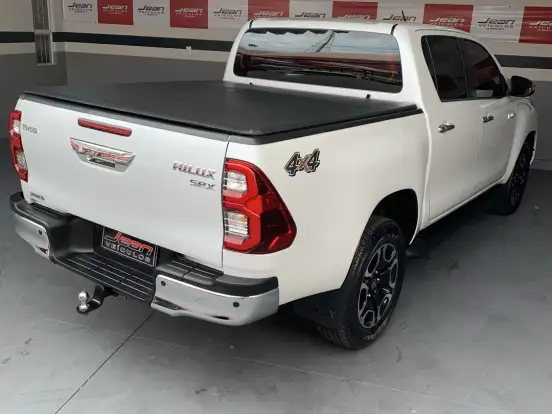 TOYOTA-HILUX-2.8 D-4D TURBO DIESEL CD SRX 4X4 AUTOMÁTICO TOYOTA-HILUX-2025