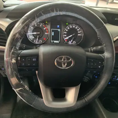 TOYOTA-HILUX-2.8 D-4D TURBO DIESEL CD SRX 4X4 AUTOMÁTICO TOYOTA-HILUX-2025