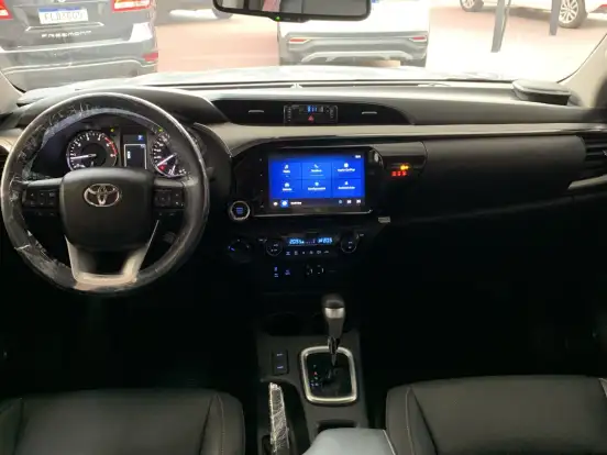 TOYOTA-HILUX-2.8 D-4D TURBO DIESEL CD SRX 4X4 AUTOMÁTICO TOYOTA-HILUX-2025