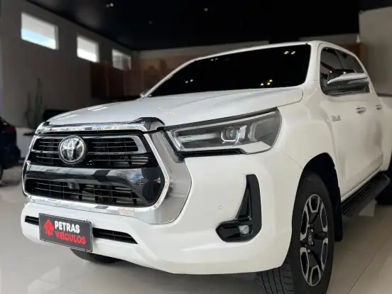 TOYOTA-HILUX-2.8 D-4D TURBO DIESEL CD SRX 4X4 AUTOMÁTICO TOYOTA-HILUX-2022