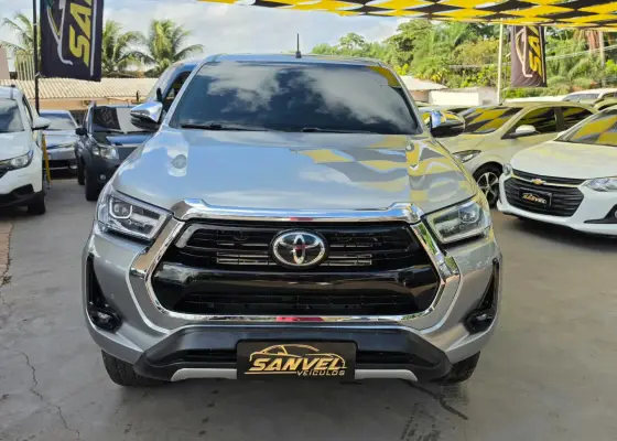 TOYOTA HILUX 2.8 D-4D TURBO DIESEL CD SRX 4X4 AUTOMÁTICO