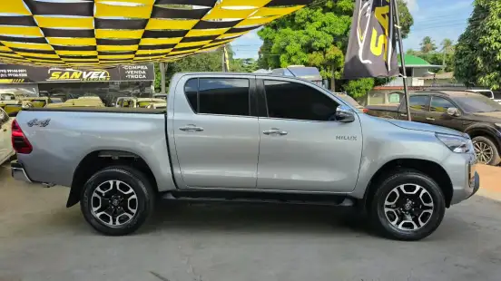 TOYOTA-HILUX-2.8 D-4D TURBO DIESEL CD SRX 4X4 AUTOMÁTICO TOYOTA-HILUX-2021