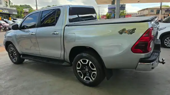 TOYOTA-HILUX-2021