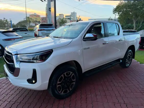 TOYOTA-HILUX-2022