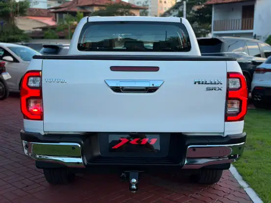 TOYOTA-HILUX-2.8 D-4D TURBO DIESEL CD SRX 4X4 AUTOMÁTICO TOYOTA-HILUX-2022