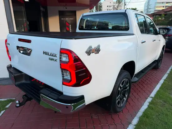 TOYOTA-HILUX-2022