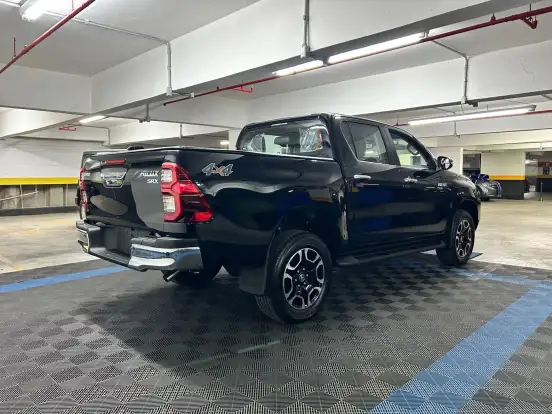 TOYOTA-HILUX-2.8 D-4D TURBO DIESEL CD SRX 4X4 AUTOMÁTICO TOYOTA-HILUX-2026